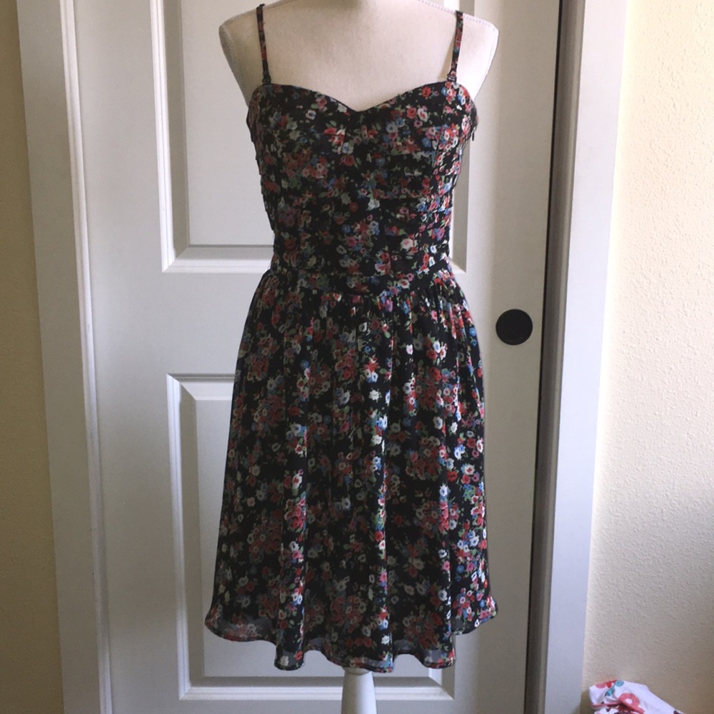 Dress with removable straps - Picture 1 of 7